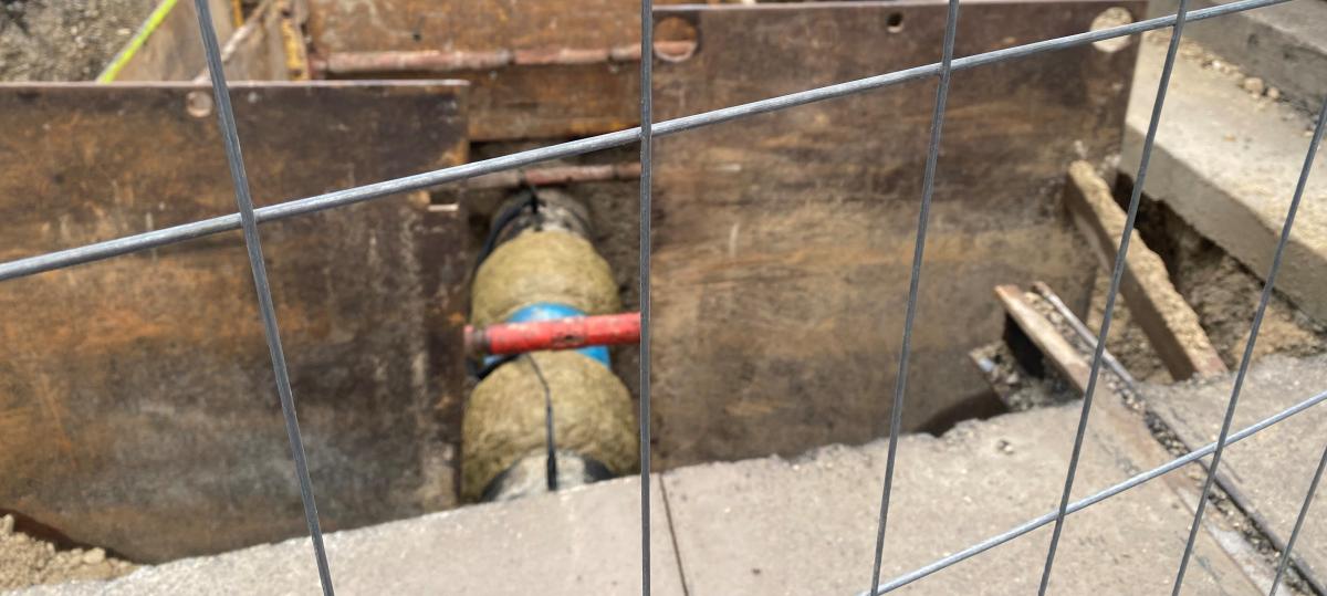 Staufalle an Wertachbrücke in Augsburg: Dieses Rohr bremst den Verkehr massiv aus