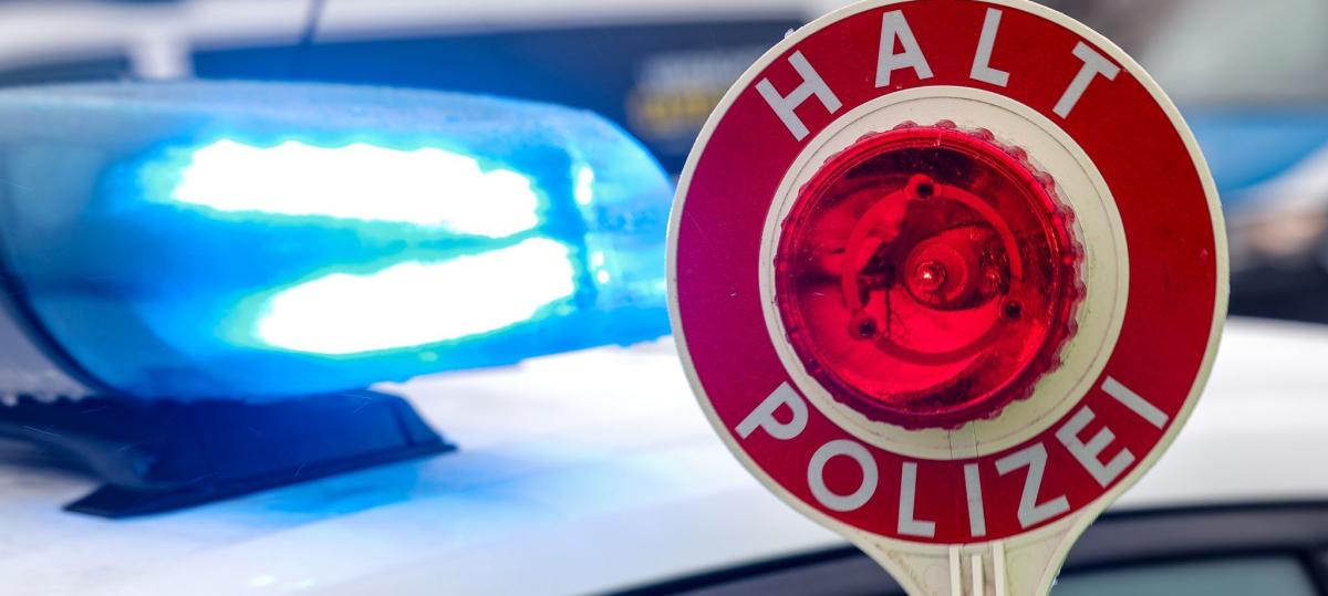 Mann wütet gegen seine Ehefrau: Wilde Szenen auf einem Augsburger Parkplatz