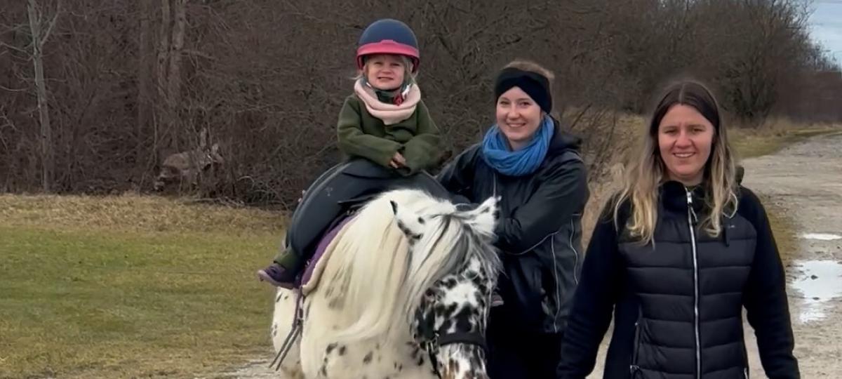 Sie hat eine seltene Krankheit: Wie Olivia auf dem Krümelhof ihre Lebensfreude zurückgewinnt