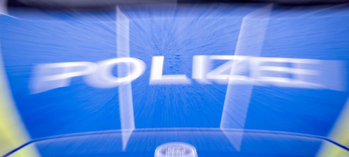 Auf Lkw aufgefahren: Hoher Sachschaden bei Unfall auf der B17
