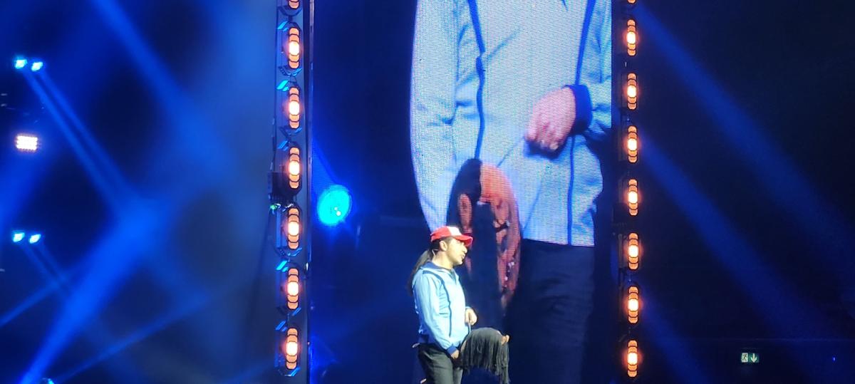 Pass uff: Bülent Ceylan bringt die Neu-Ulmer Arena zum Brüllen