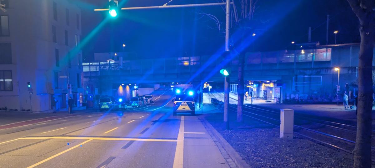Polizei sucht in Augsburg nach bewaffneter Person im Zug – Einsatz am Bahnhof Haunstetterstraße