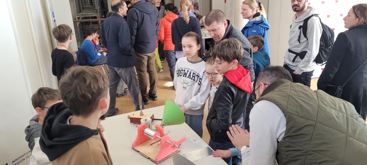 „Jugend forscht“: Premiere an der Hochschule Ulm lockt sehr viele Besucher an