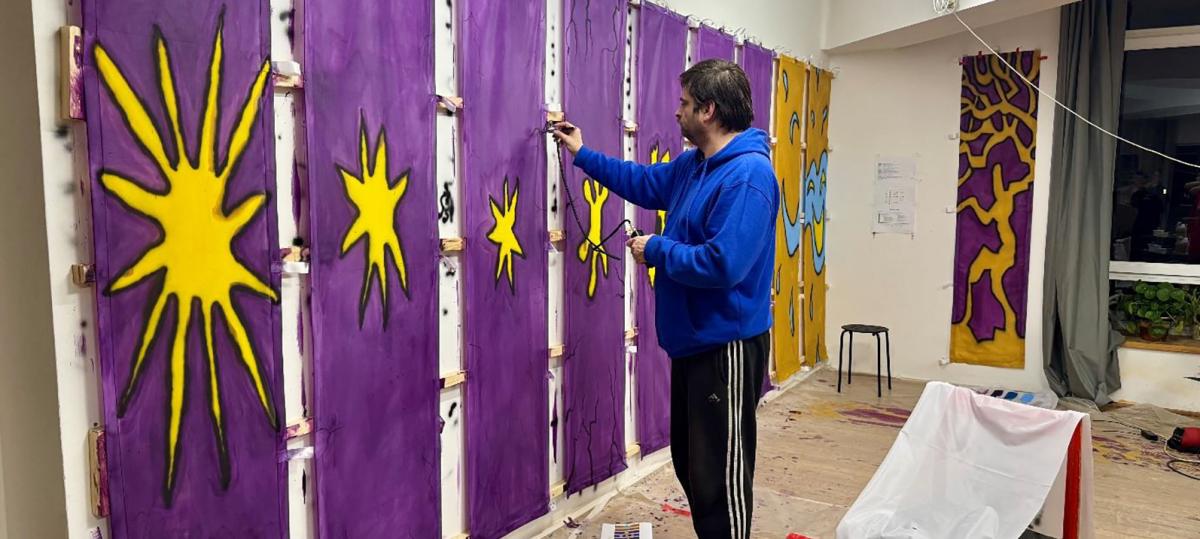 Die neuen Ulm/Neu-Ulmer Donaufest-Fahnen tragen aktuelle politische Botschaften