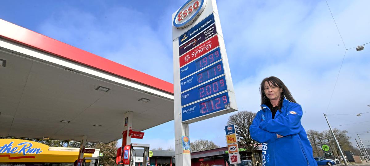 „Nicht genug Geld auf dem Konto“: So reagieren Menschen in Augsburg auf die gestiegenen Spritpreise