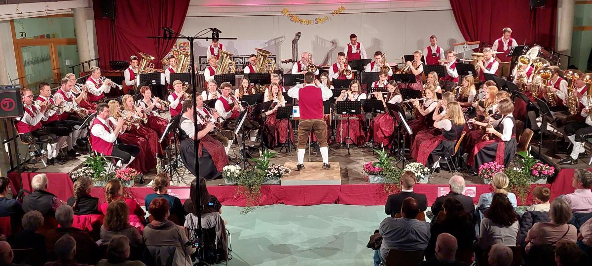 Ein Doppelkonzert läutet das Jubiläumsjahr der Musikkapelle Windach ein
