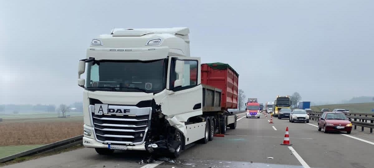 Kilometerlanger Stau nach Unfall auf der A7: Sechsjähriges Mädchen wird leicht verletzt