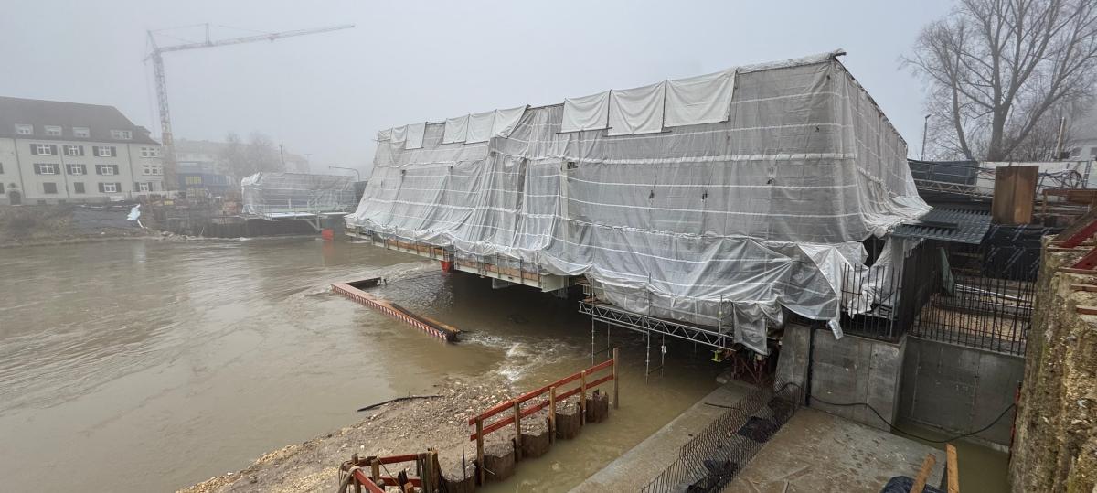 Brand auf Gänstorbrücken-Baustelle: Feuerwehr rückt aus