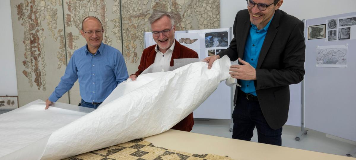 Frisch enthüllt: Bedeutendes Mosaik aus Augsburgs römischer Vergangenheit