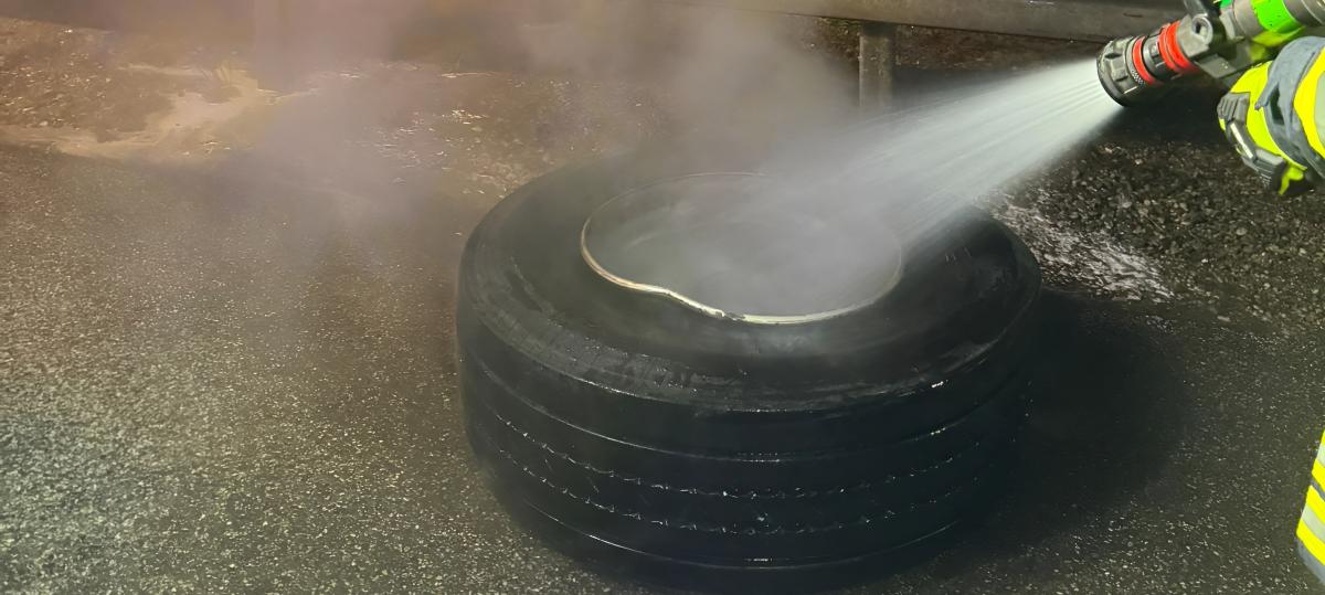 Verlorener Reifen löst Unfall auf der A7 bei Illertissen aus