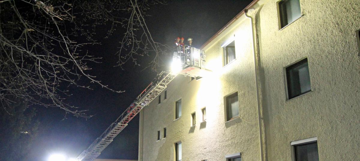 Große Übung in Illertissen: Feuerwehr bekämpft Brand und rettet Menschen aus abbruchreifen Häusern