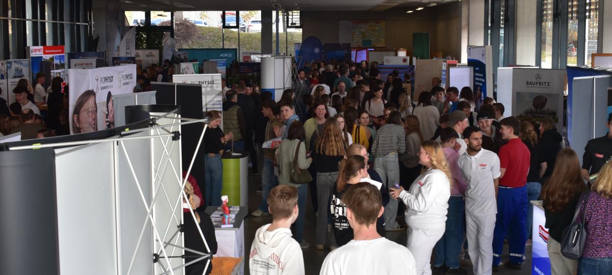 Firmen stellen sich im Babenhauser Schulzentrum vor