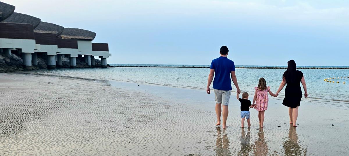 „Wir wollen nur weg hier!“ Junge Familie sitzt mit zwei Kindern in Dubai fest