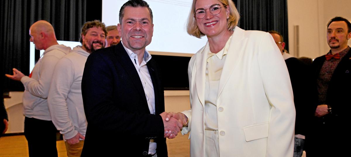 Duell der Augsburger Stichwahl-Kandidaten: Eva Weber erteilt Florian Freund eine Absage