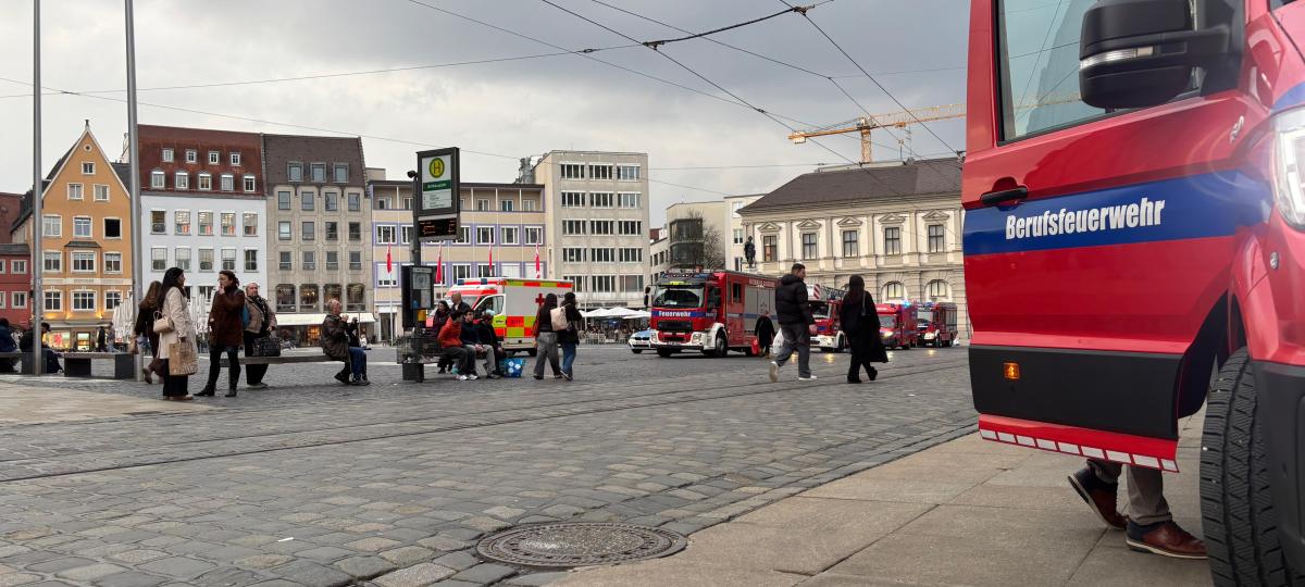 Feueralarm am Augsburger Rathausplatz: Zahlreiche Einsatzkräfte rücken aus
