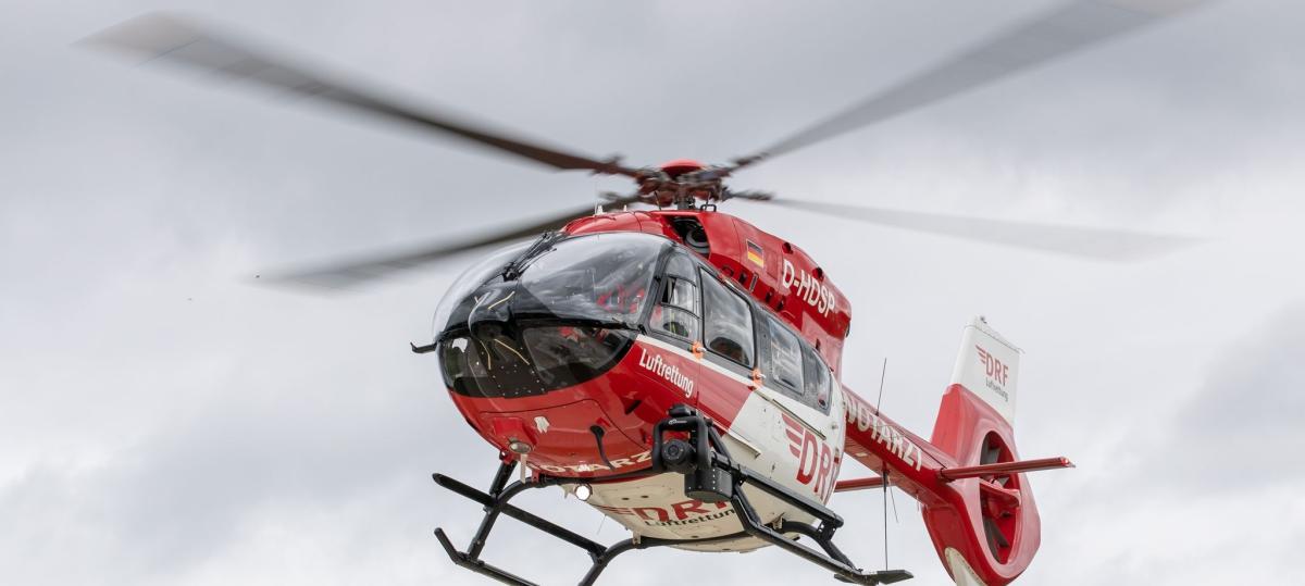 Motorradfahrer bei Abbiegeunfall schwer verletzt