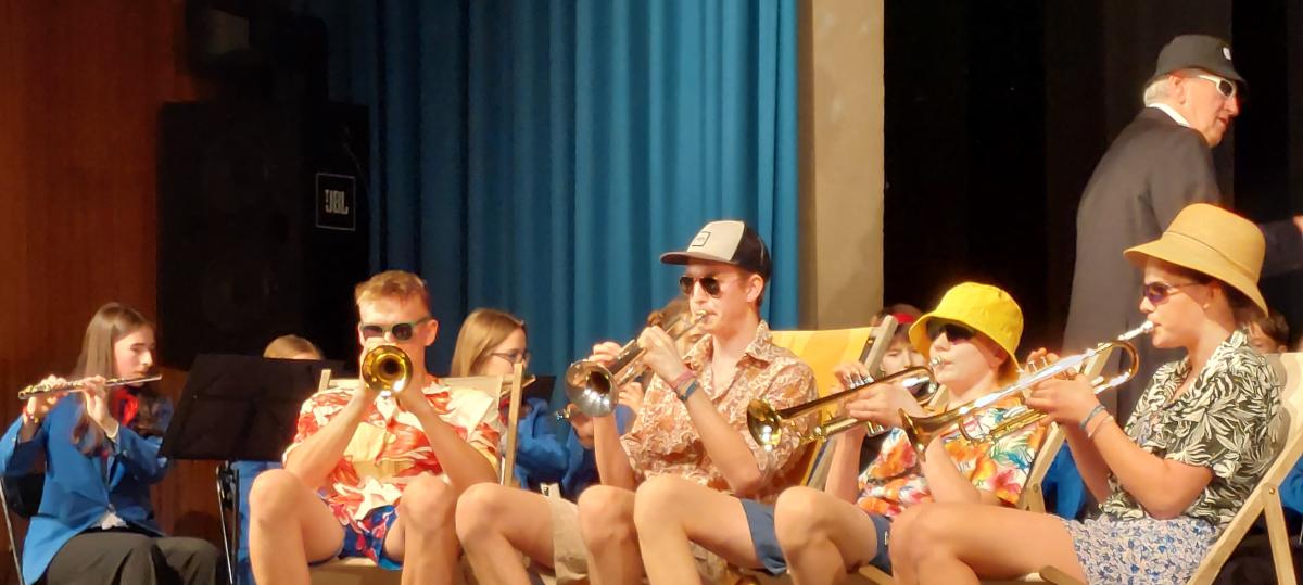 Launiges Jubiläumskonzert des Schulblasorchesters St. Ottilien