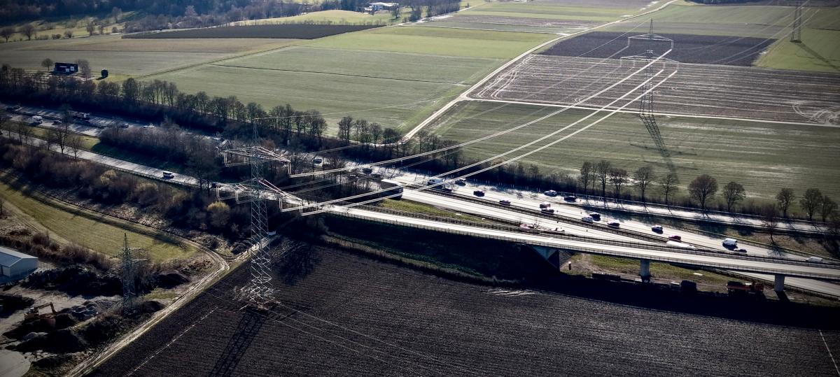 Unbekannter verursacht Unfall bei der Autobahnbaustelle am Dreieck Hittistetten und flüchtet