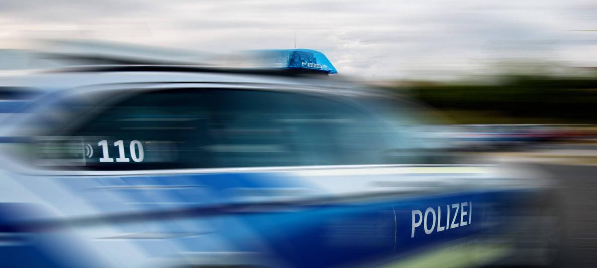 Crash auf enger Landstraße nahe Eresing: Omnibus muss plötzlich ausweichen