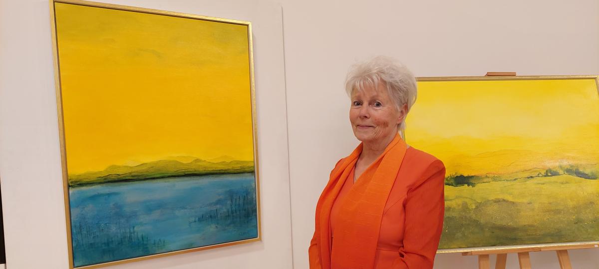 Ausstellung in St. Ottilien: Bilder der Künstlerin leuchten von innen heraus