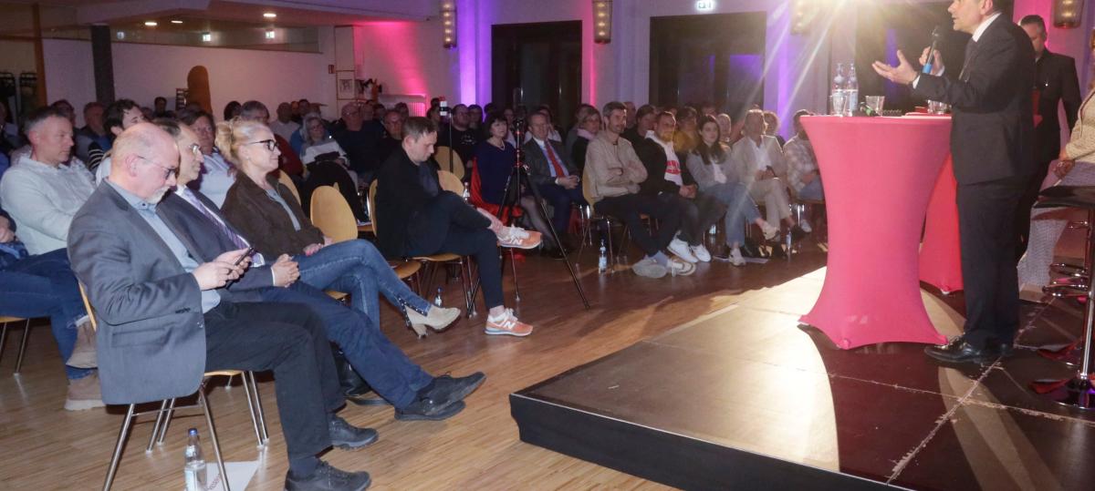 „Das ,Weiter so‘ muss beendet werden“: SPD-OB-Kandidat Florian Freund geht in den Angriffsmodus