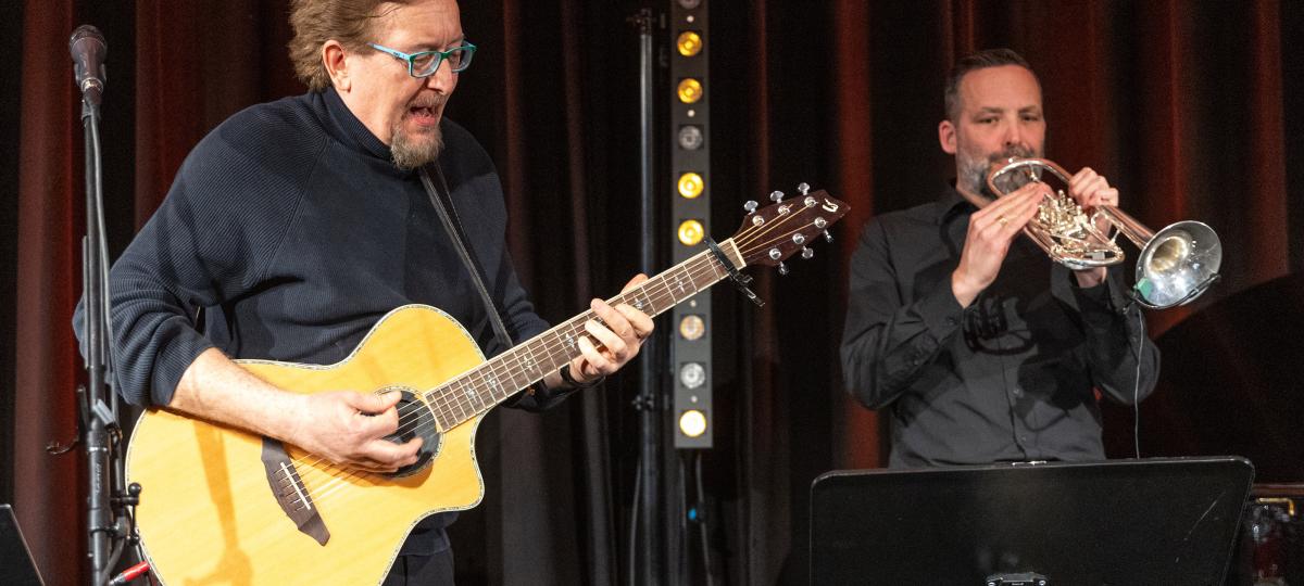 Städtetrips für die Ohren: Mathias Petry & Friends im Friedberger Schloss