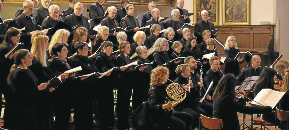 In tiefstem Schmerz die schönste Musik: Das Augsburger Vokalensemble singt Dvořáks  "Stabat Mater"