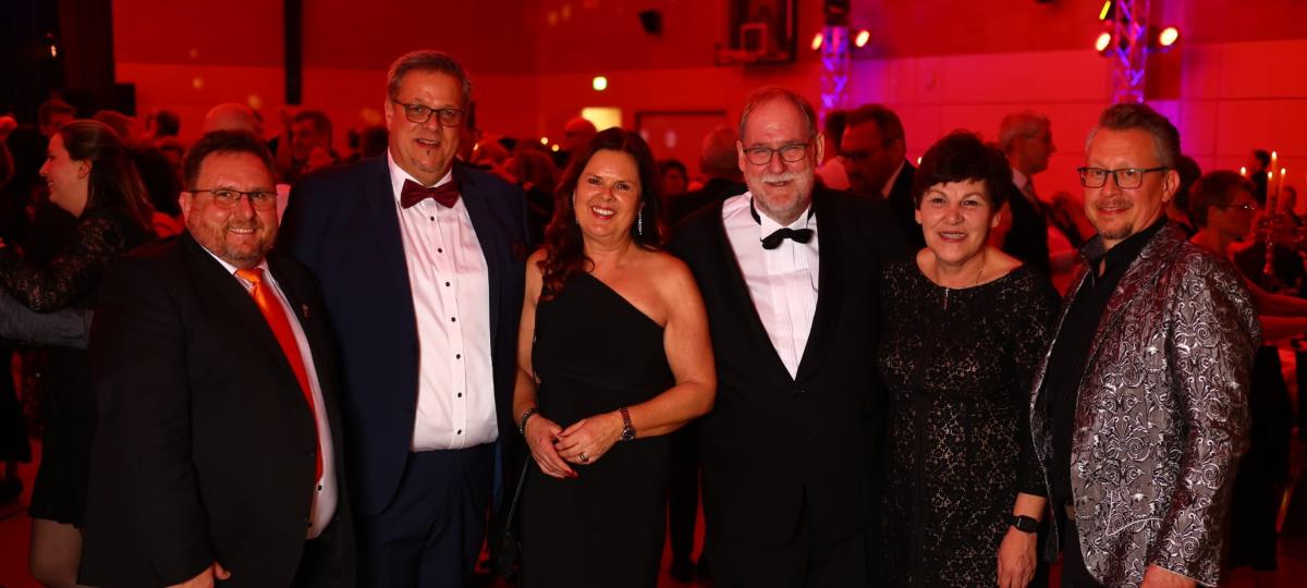 „Dance & Dine“ in Weißenhorn: Dritter Ball mit Drei-Gänge-Menü, Live-Musik und einer Überraschung