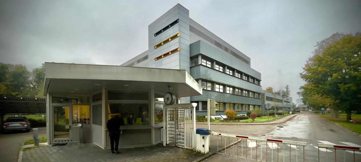 Keine Gehälter, miese Stimmung: Das sagen R-Pharm-Mitarbeiter am Werkstor zur Insolvenz