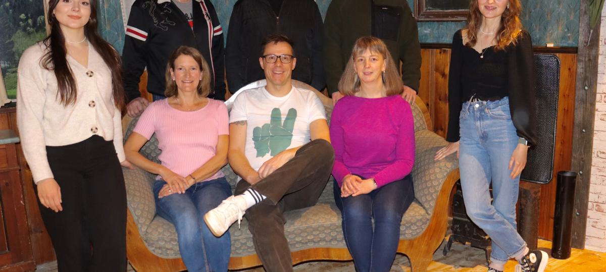 Ein mysteriöser Hof und viel Chaos