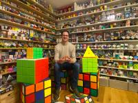 Der Mindelheimer Florian Kastenmeier hat die größte Zauberwürfel-Sammlung der Welt.