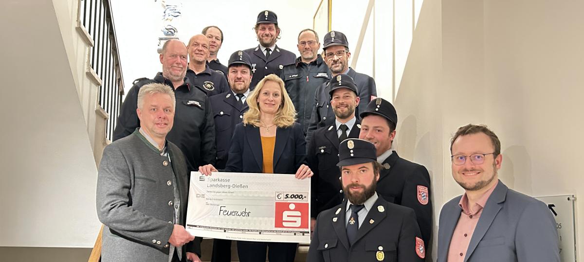 Spendenübergabe: 5000 Euro für die fünf Ortsfeuerwehren