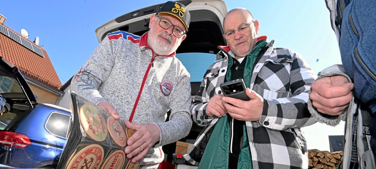 180.000 Bierdeckel im Keller: Warum jedes Jahr Sammler aus ganz Europa nach Gersthofen pilgern