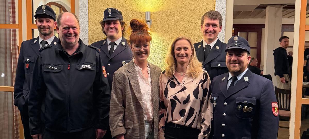 Bootsbrand und Baum auf Bahngleisen fordern Riederauer Feuerwehr besonders