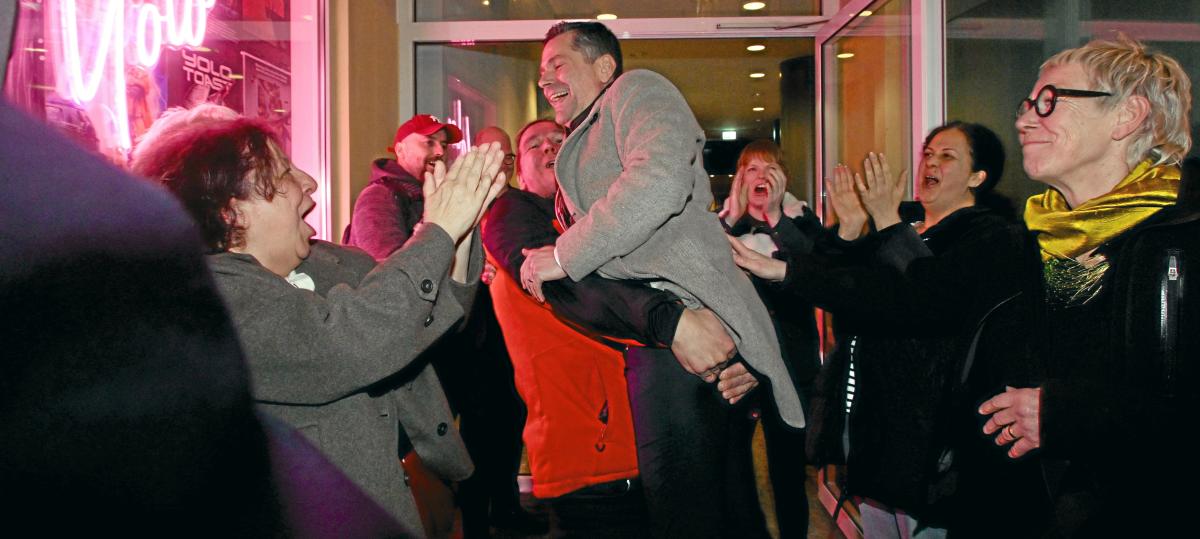 Florian Freund wird auf der Wahlparty gefeiert – auch von einst engen Verbündeten von Eva Weber
