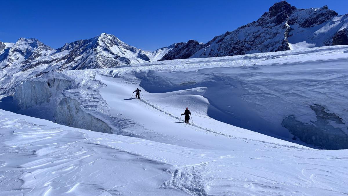 Schmelzendes Eis: Auf Abschiedstour? Mit Schneeschuhen über den Gletscher