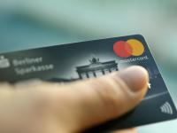 Der Unbekannte bezahlte mit der Bankkarte wohl seine Tankrechnung.