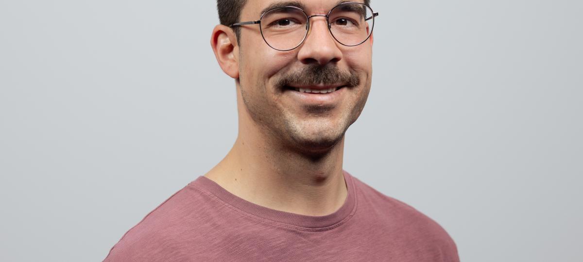 Spannende Geschichten von Menschen erzählen: Jonas Benini ist neuer Volontär in Kitzingen