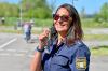 Fatma Özen gibt Tipps, wie man sicher durch den Straßenverkehr kommt. Die 50-Jährige ist auch bei der Jugendverkehrsschule in Kutzenhausen aktiv und gehört zur Fahrradstreife der Polizeiinspektion Zusmarshausen.
