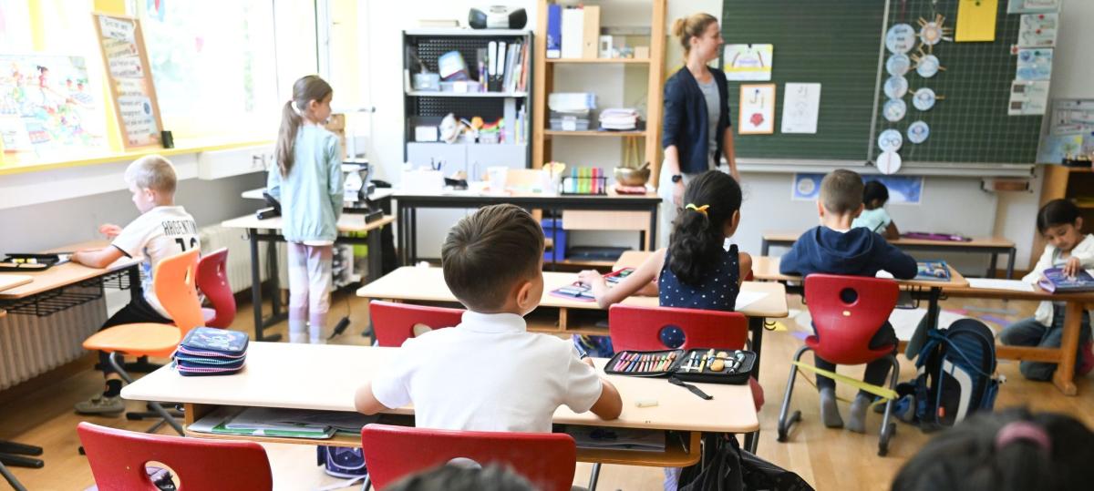 Rechtsextreme Sticker und rassistische Sprüche: Diskriminierung an Münchner Schulen nimmt deutlich zu 