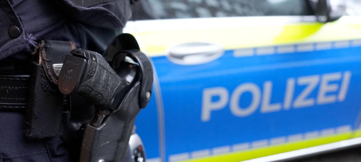 Auto rast in Niedersachsen gezielt in Menschenmenge – Polizei schießt auf Fahrer