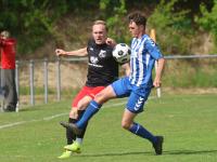 Adelzhausens Marvin Gaag (links) war mit einer Vorlage und einem Tor der entscheidende Mann beim Sieg gegen den TSV Inchenhofen.