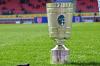 Um diesen Pokal spielen am Samstag der FC Würzburger Kickers und der TSV 1860 München.