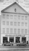 Das Konditorei-Café Drexl in der  Maximilianstraße in den 1950er-Jahren.