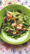Thai-Spargelsalat mit Garnelen.