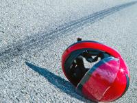 Bei einem Unfall vor dem Krumbacher Freibad ist eine Motorradfahrerin leicht verletzt worden.