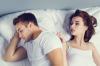 Frauen berichten deutlich häufiger über Schlafprobleme als Männer — die Ursachen dafür sind allerdings komplex.