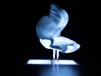Elsa Maria Cordt in Aktion und Kostüm. Sie tanzt das Stück „From where we stand“ im Doppelabend „Pharos“.