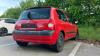 Ein roter Renault ohne Kennzeichen blockiert seit Langem einen Parkplatz am Meringer Bahnhof.