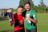 Auf rekordverdächtige 47 Saisontreffer hat es Peterswörths Goalgetter Marc Garmatter (links) gebracht, der hier zusammen mit Keeper Hannes Flemisch den A-Klassen-Titel feiert.